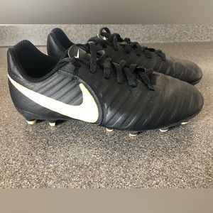 Nike Tempo Soccer Cleats - 4Y